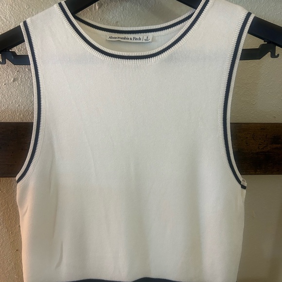 Abercrombie & Fitch Pleated Mini Sweater Dress - Picture 4 of 5